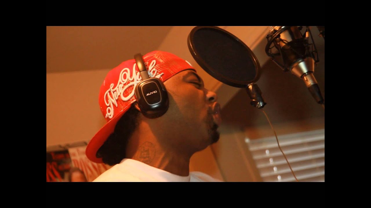 KILLA FORNIA. THIS SAC TOWN WCM)2011