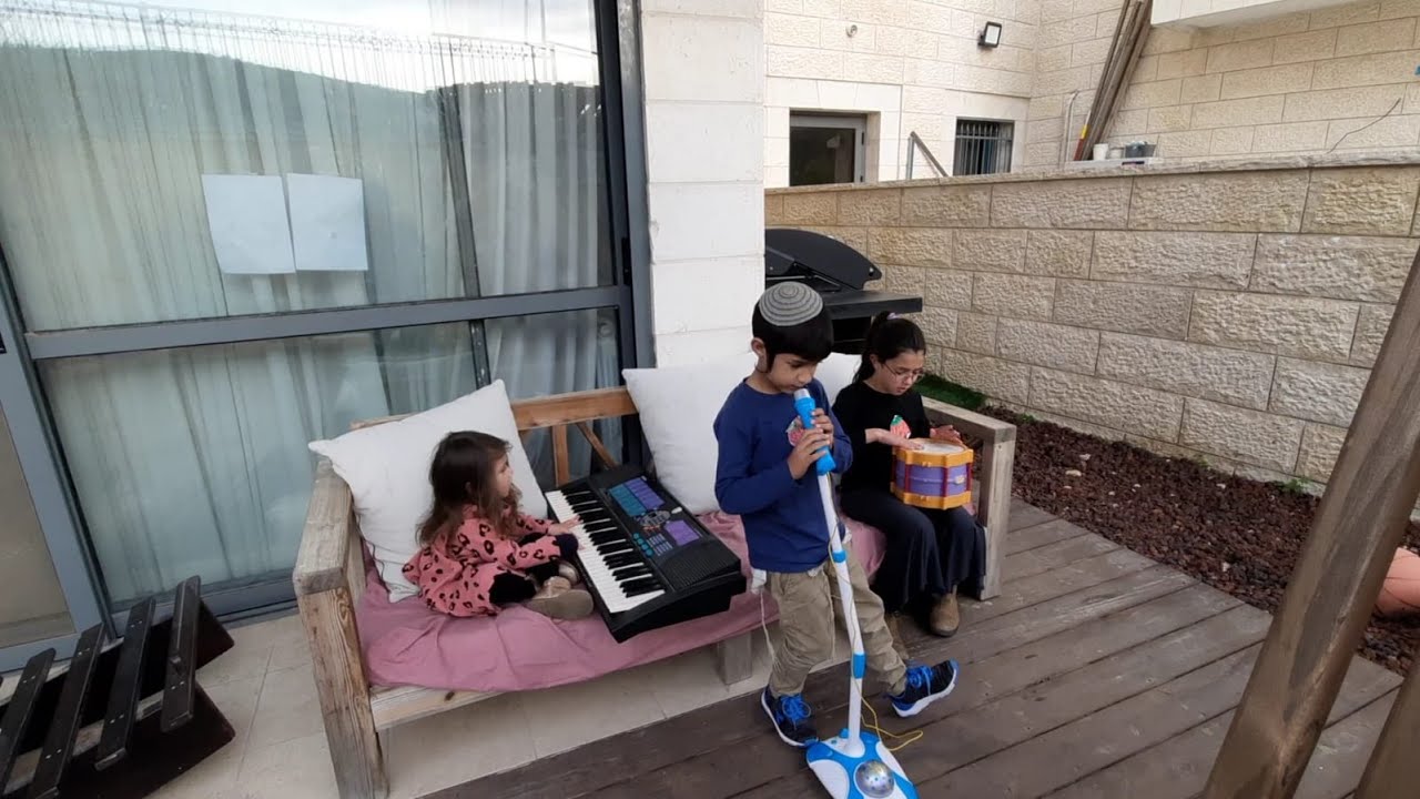 החיים שלנו תותים- חנן בן ארי קליפ