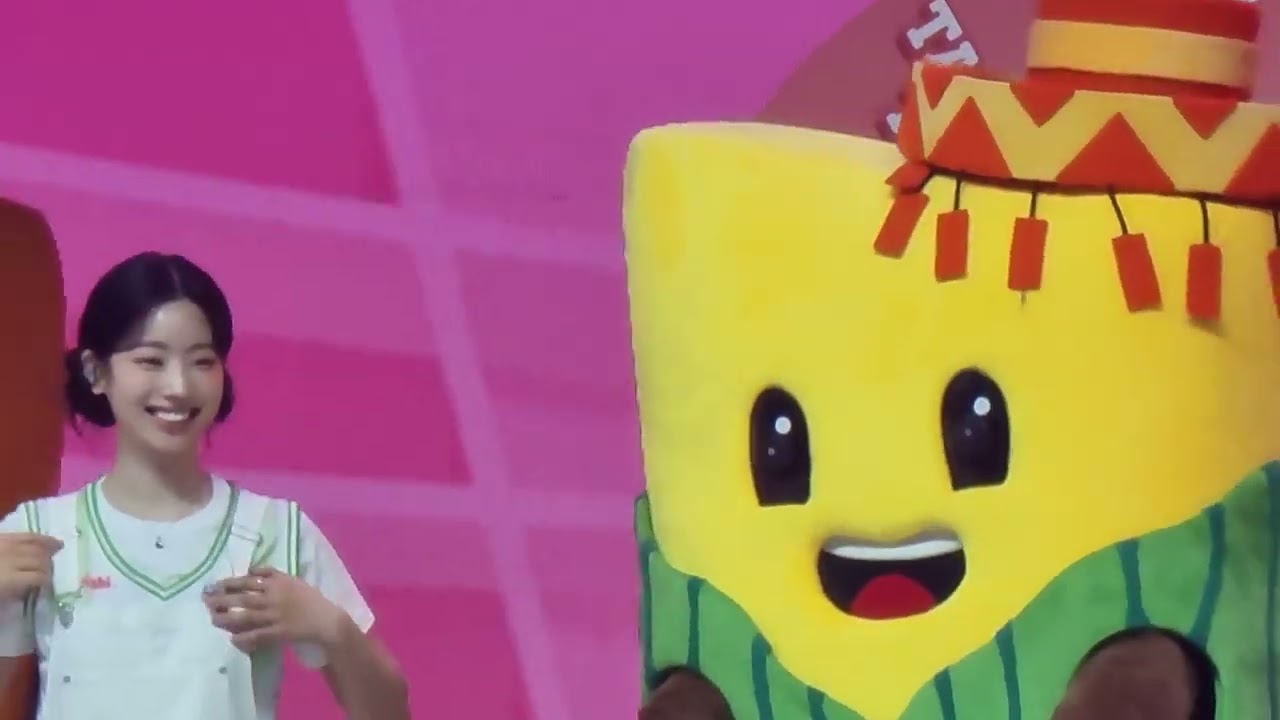 Twice Oishi Fanmeet - Game 2 - Members Dance Challenge