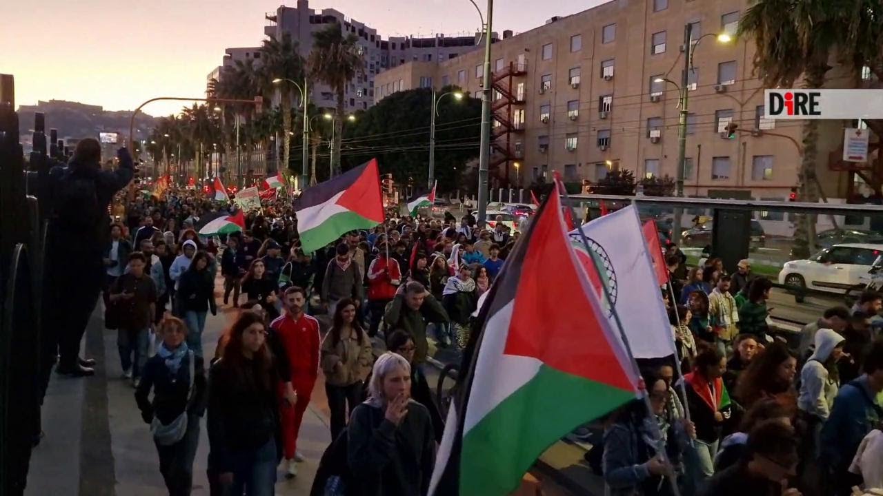 NAPOLI, oltre mille persone in corteo per la PALESTINA