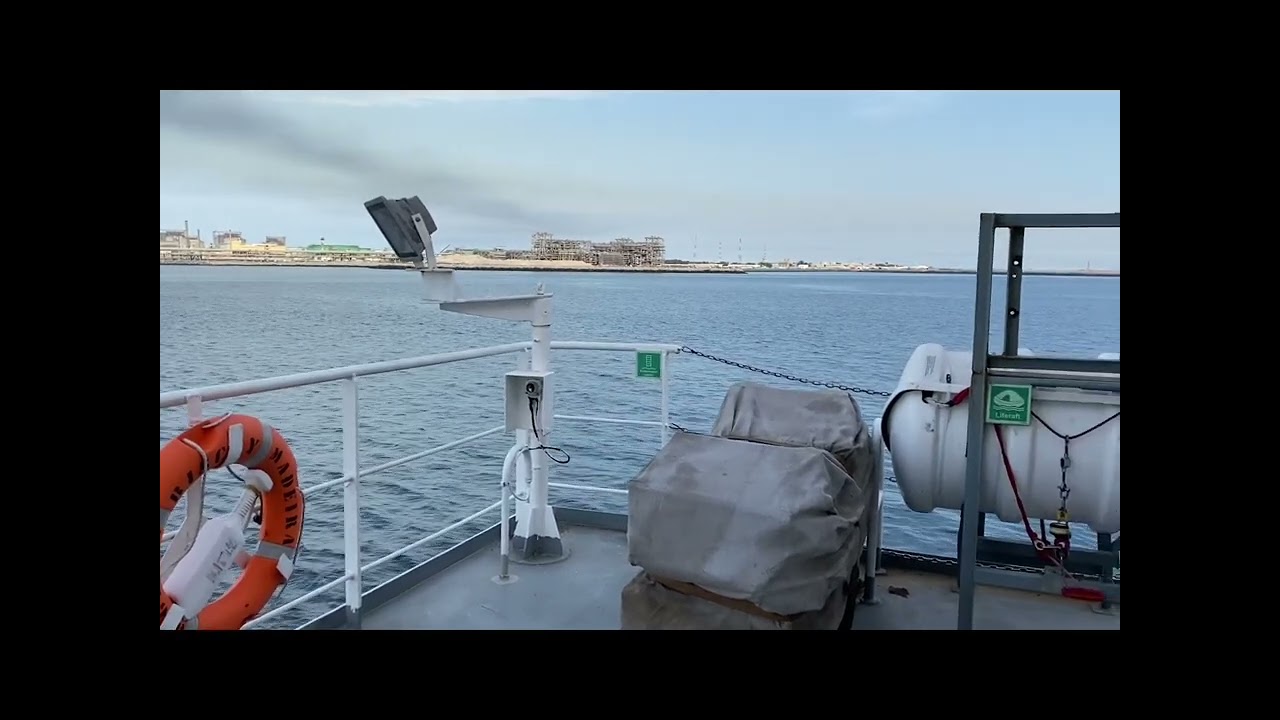 Leaving sa DAS ISLAND OIL FIELD
