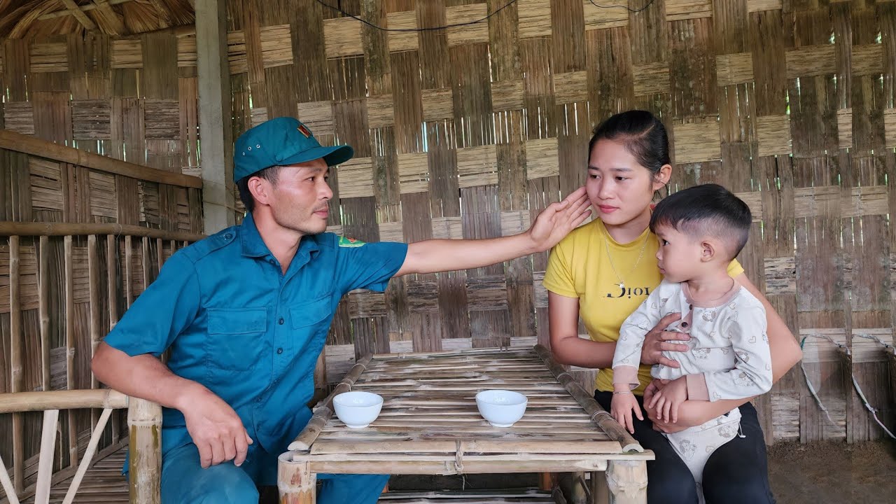 The Kind Policeman Helped a Single Mother Transport Flooring Materials.