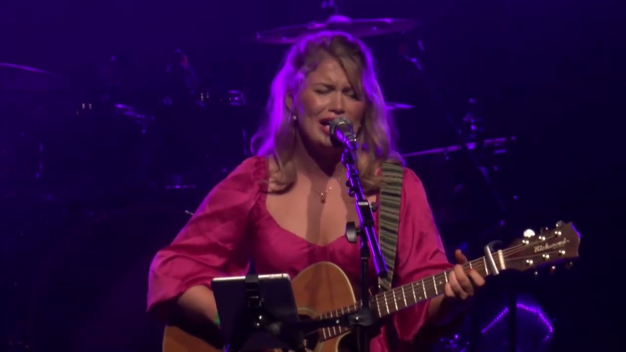 Meadhbh Walsh- Jolene  (live in Gleneagle INEC Arena Killarney)