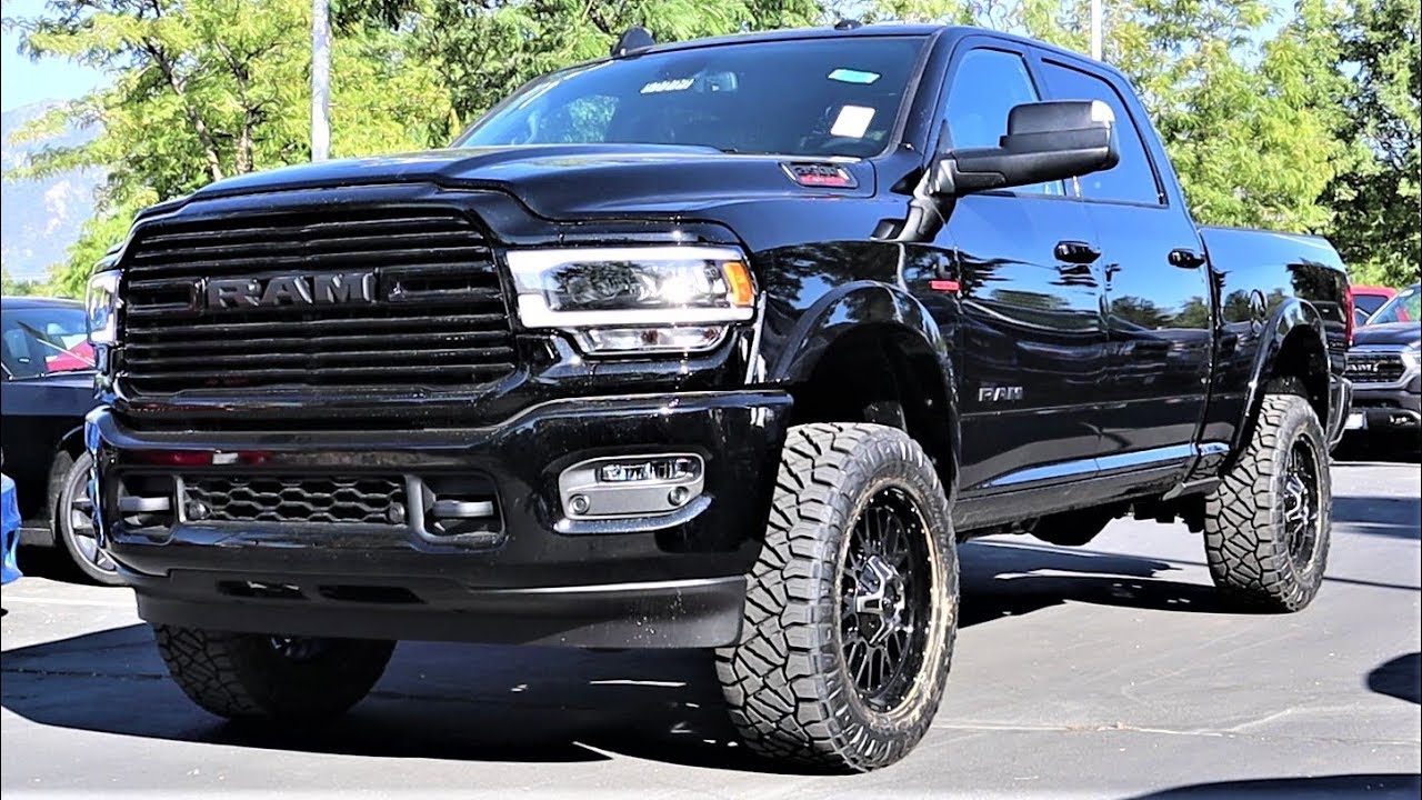Pakiet Leveled Ram 2500 Night Edition/Black Appearance z 2019 r.: Czy ulepszenia są tego warte?