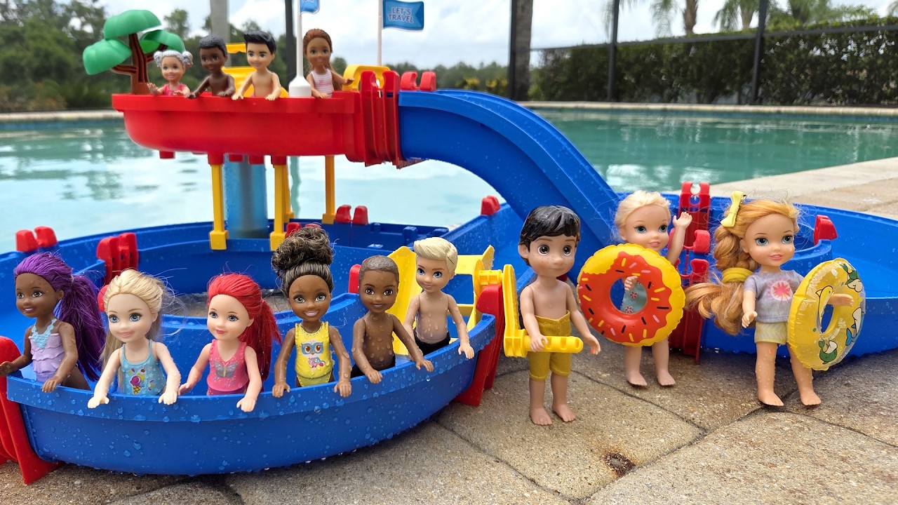 Water Park ! Elsa & Anna toddlers - slide - water fun - Barbie dolls