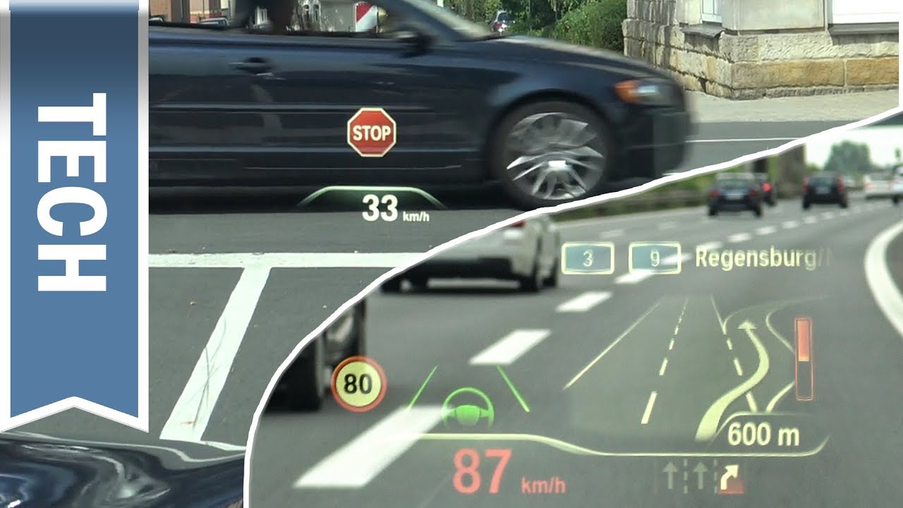 BMW Head-Up Display mit komplexen Grafiken, Stoppschild Warnung und Navigationsanweisungen (BMW X3)