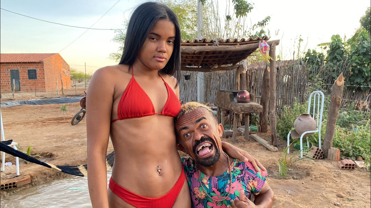 CHAGUINHA COM SUA MULHER NA PISCINA