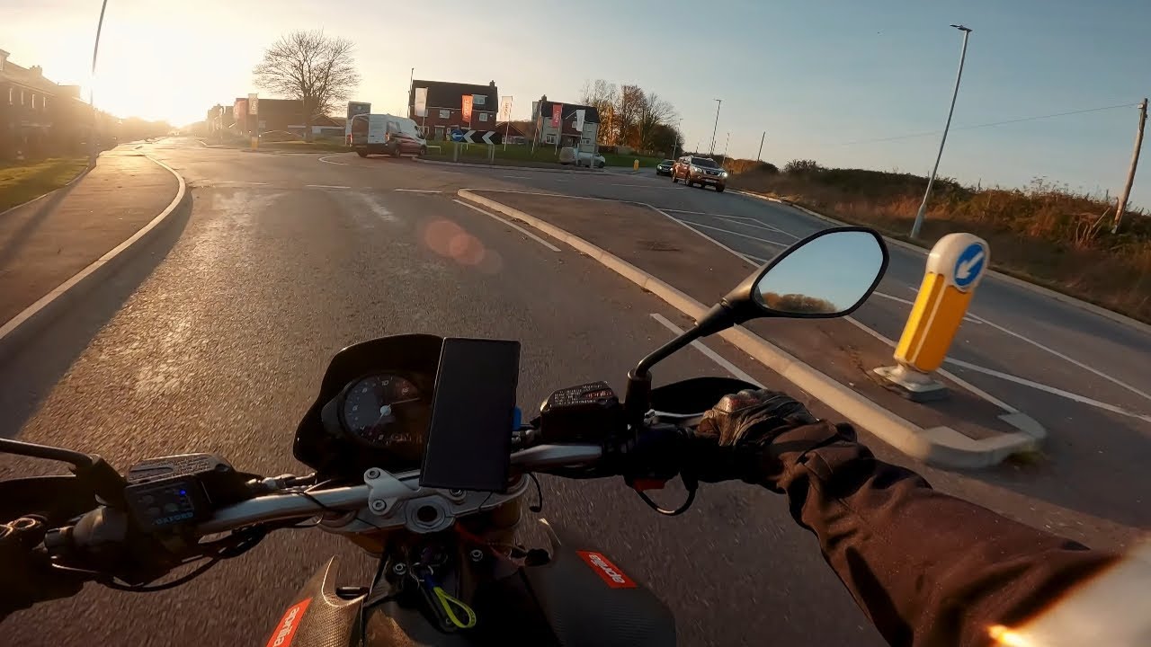 Beauty Autumn Sunset in Town, Amazing Ride Aprilia smv 750 #asmr #4k60fps