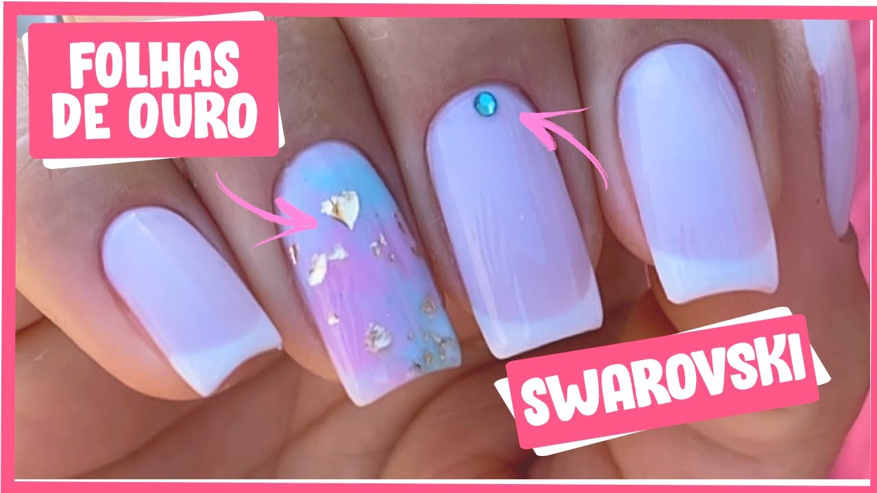 Unhas Decoradas Com Francesinha Sorriso, Folhas de Ouro e Cristais Swarovski