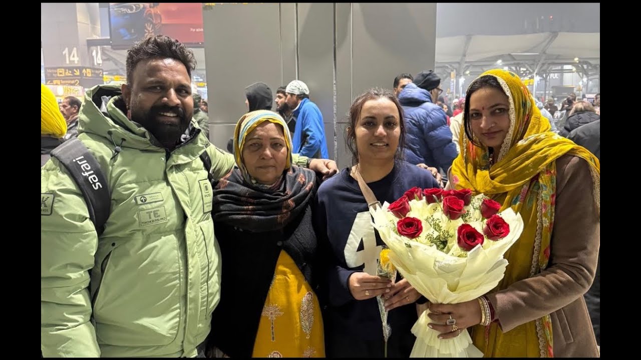 Canada Se Aa Rahi Behan 😍 | Delhi Airport Pickup Vlog ✈️