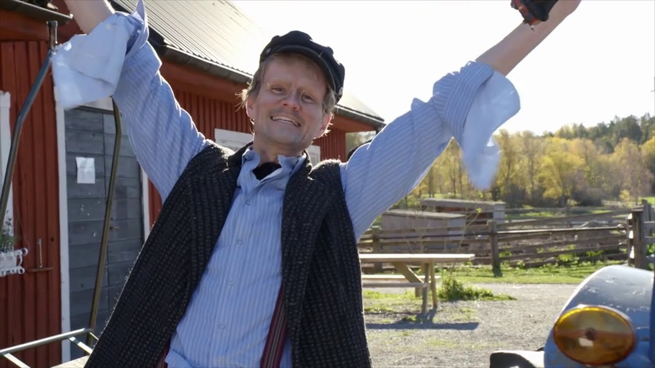 "Gustav Mandelmann" ruvar äggen i Maries hår - Mumbo Jumbo i TV4