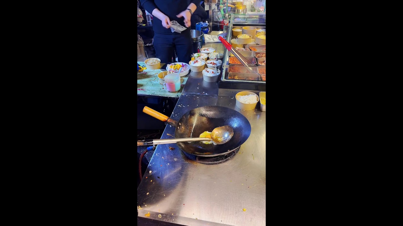 Enjoying delicious food - 纵览美食直播