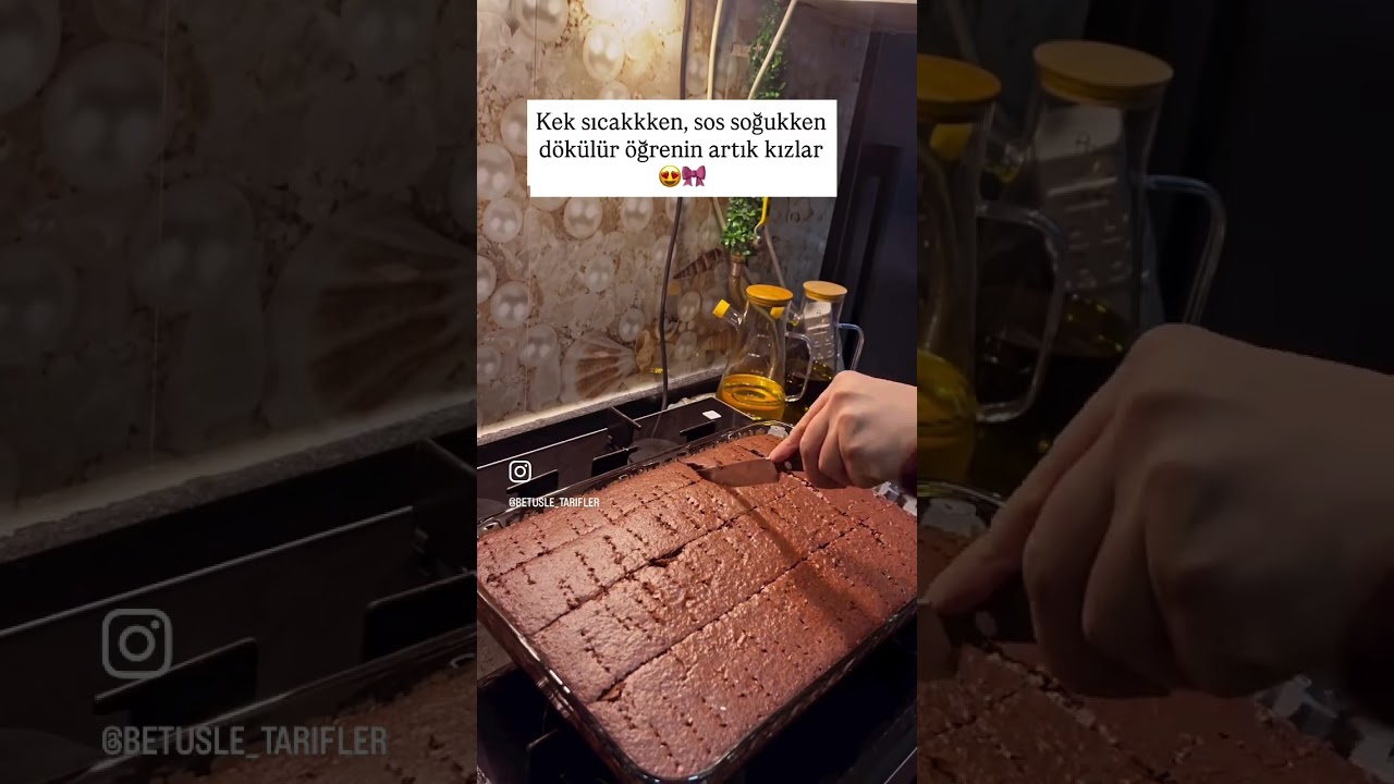 Bol soslu bol çikolatalı ıslak kek tarifi yoruma ekliyorum beğenip yorum yapmayı unutmayın 🥰