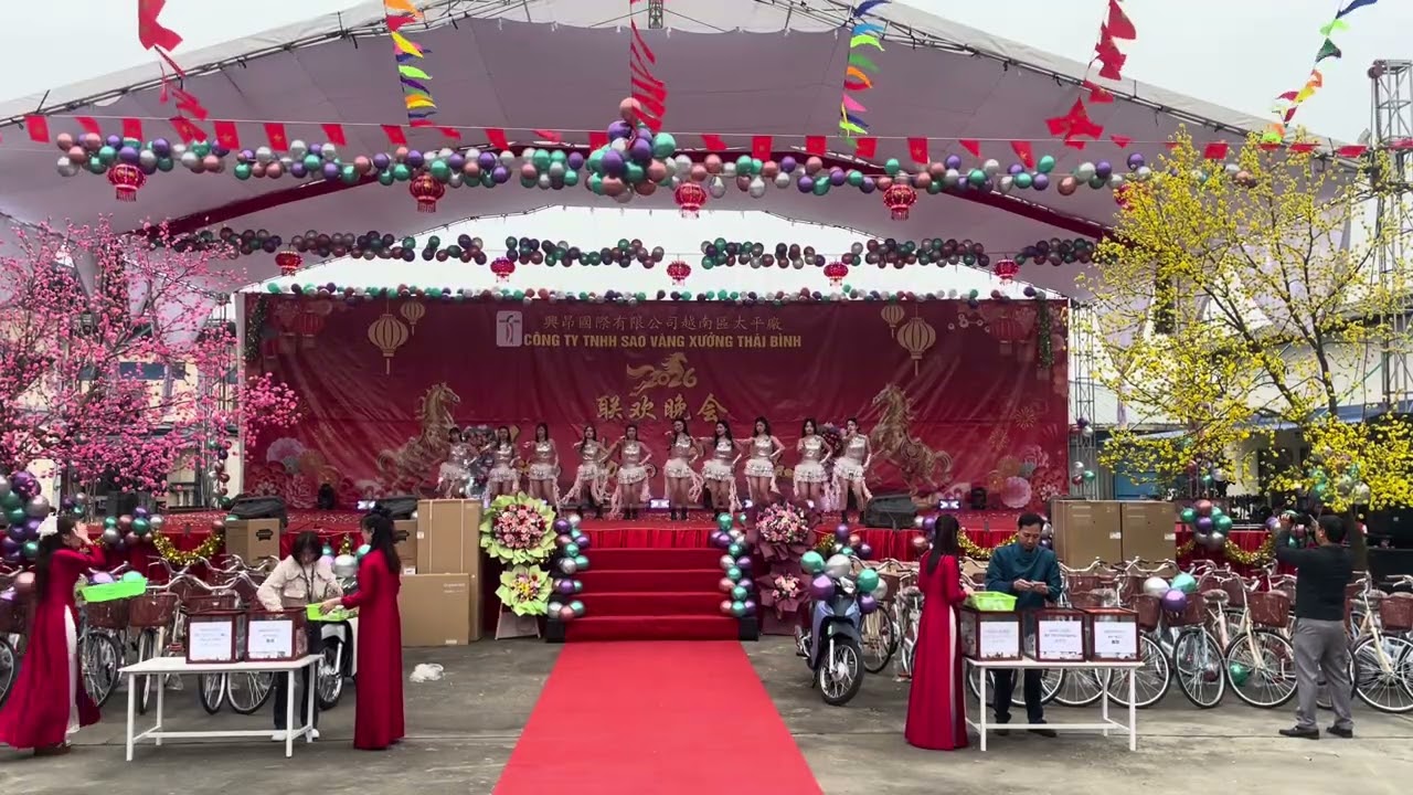 On the Floor Remix (Bộ phận Văn phòng)
