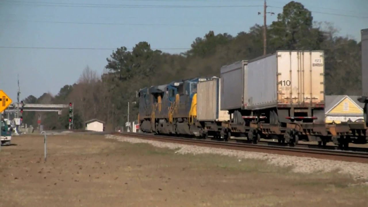 CSX TOFC Train through Folkston, Georgia