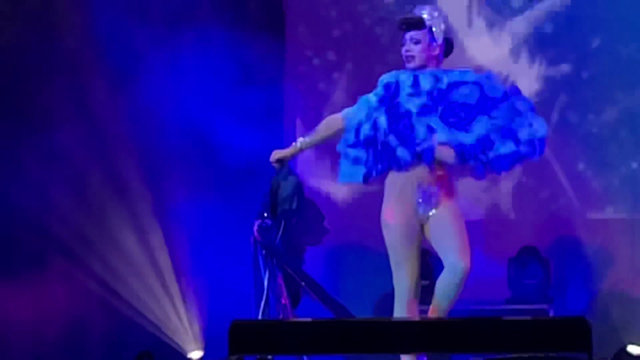 Violet Chachki - One (Kylie Minogue) - Werq The World - Glasgow