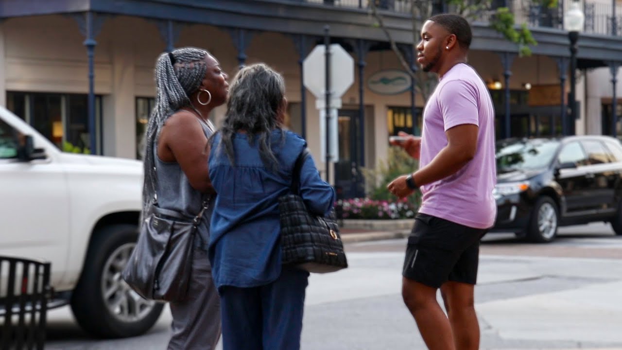 Complimenting strangers (guaranteed to make you smile)