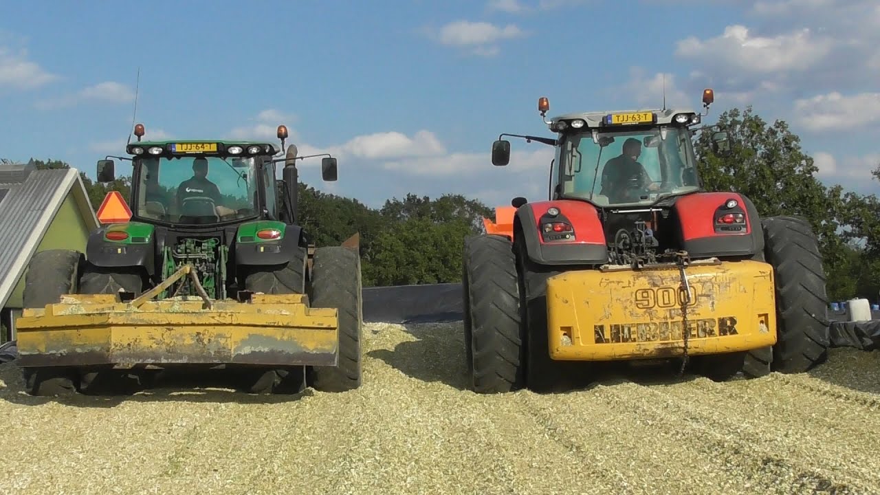 Pelle chopping corn
