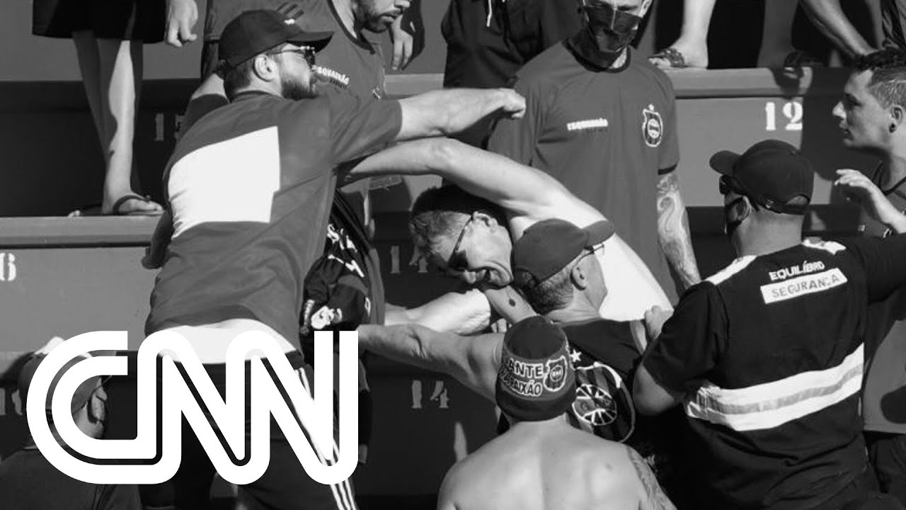 Homem com tatuagens nazistas é expulso de estádio no RS | AGORA CNN