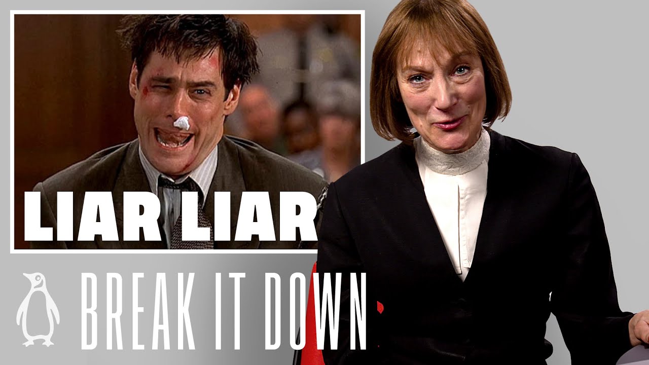 Старший судья окружного суда разбирает сцены из фильмов и сериалов в зале суда