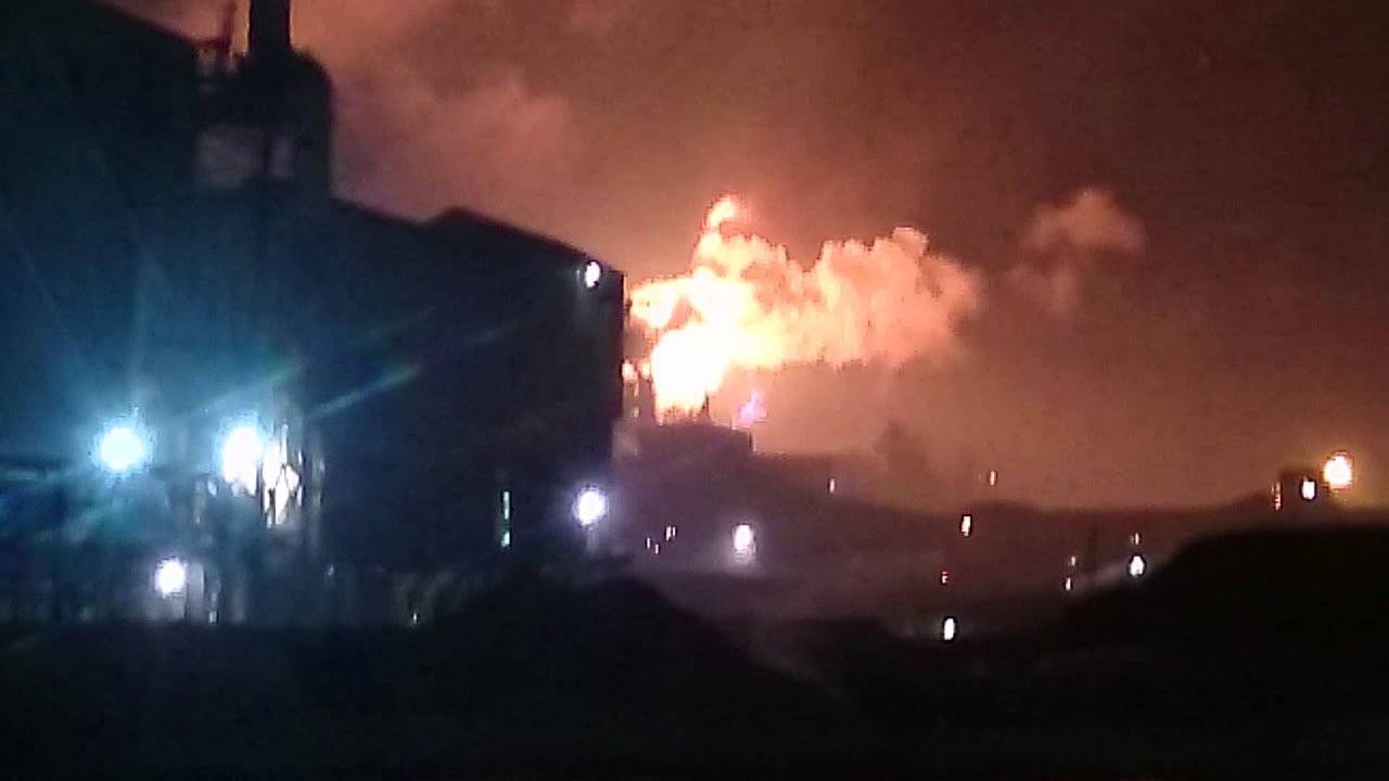Queen Bess blast furnace Scunthorpe blowing off.