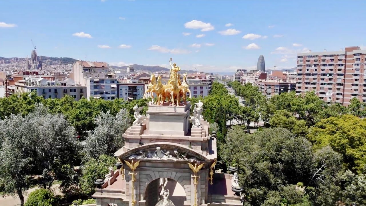 PARC DE LA CIUTADELLA BARCELONA Spain Drone 4K Citadel Park Row Boats Beautiful Place Spanien ☘️