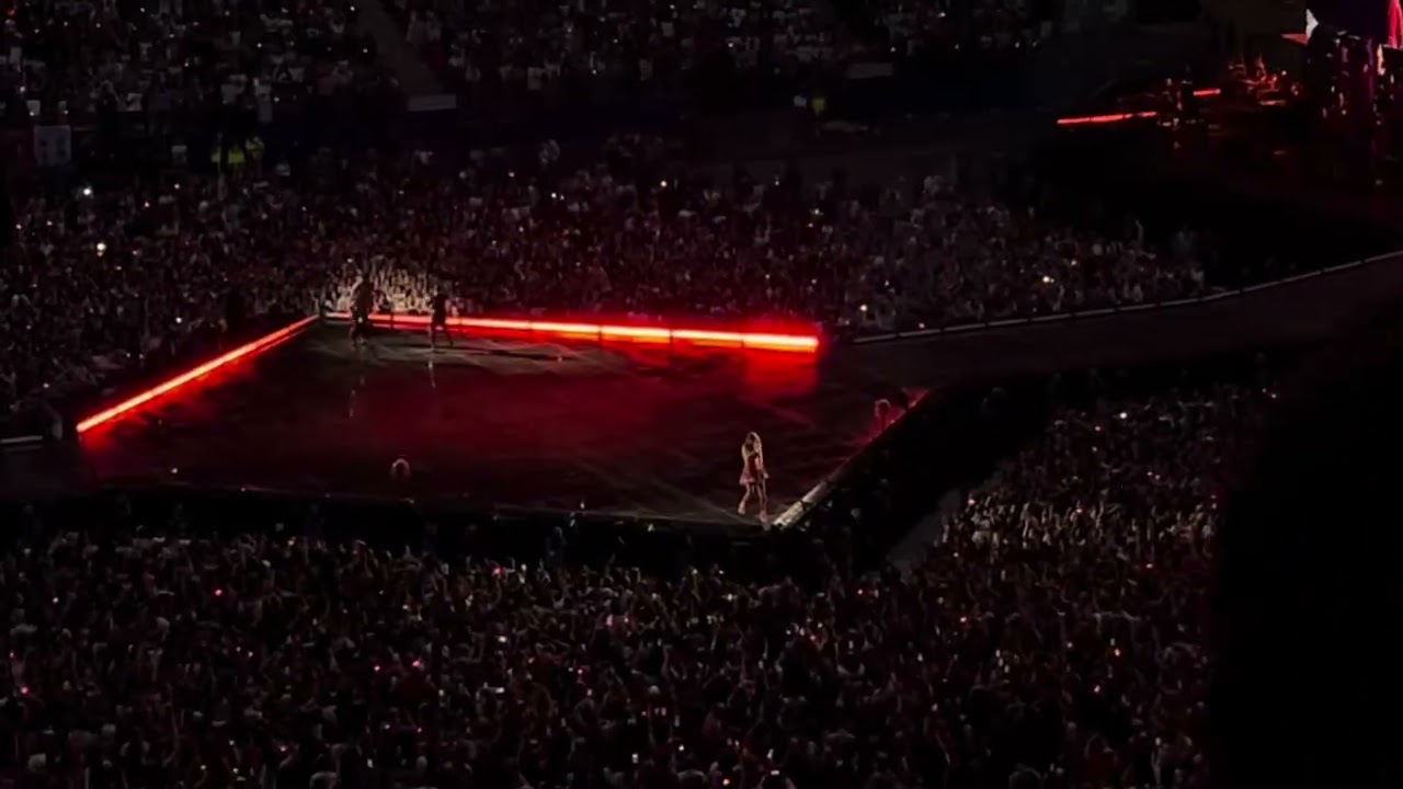 Wildest Dreams & Bad Blood (Live at The Eras Tour in Hamburg N1) @TaylorSwift