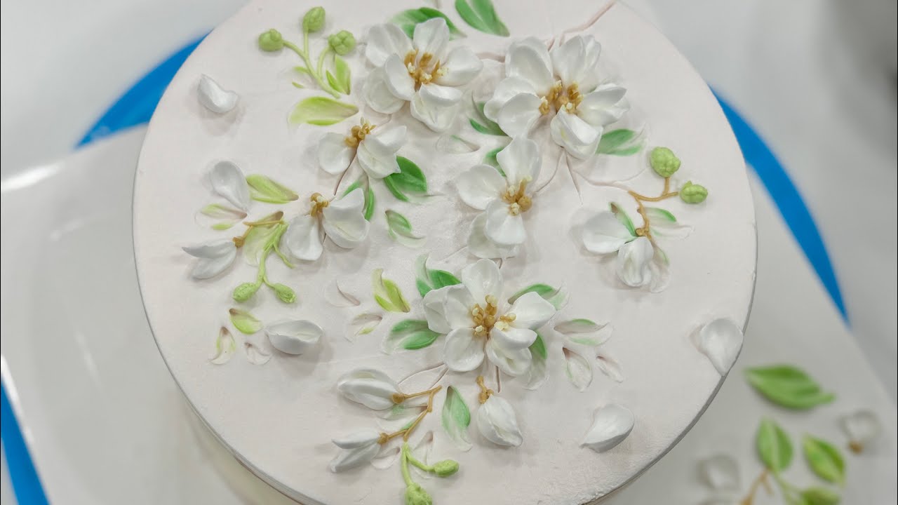 Процесс рисования яблоневых цветов на торте / #caketv #cakedecorating
