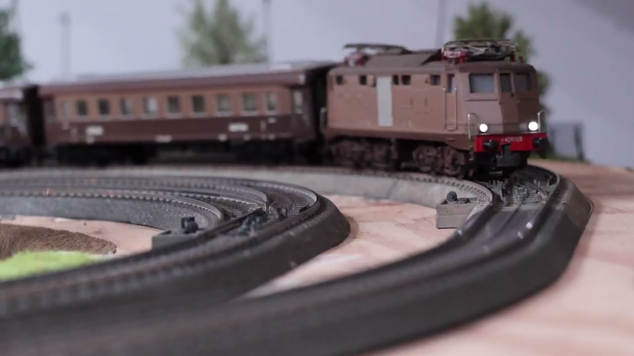 Rene bouwt zijn miniatuurwereld - Rijvideo 2026-1, het beeld moet beter