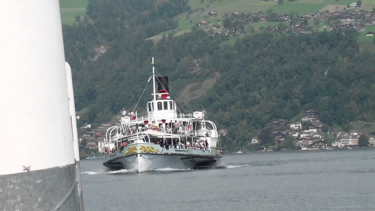 Dampfschiff Blümlisalp Einfahrt Spiez