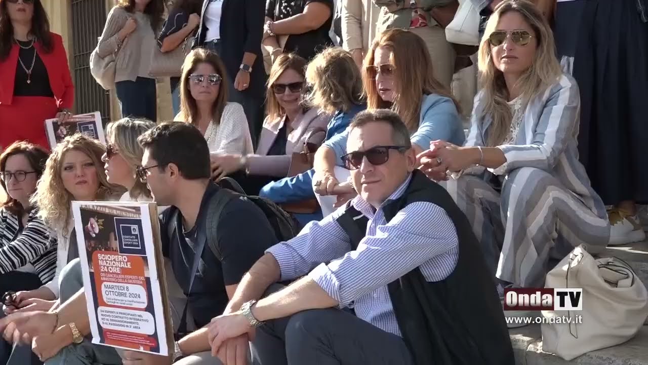 Protesta dei cancellieri  Sit in davanti al tribunale