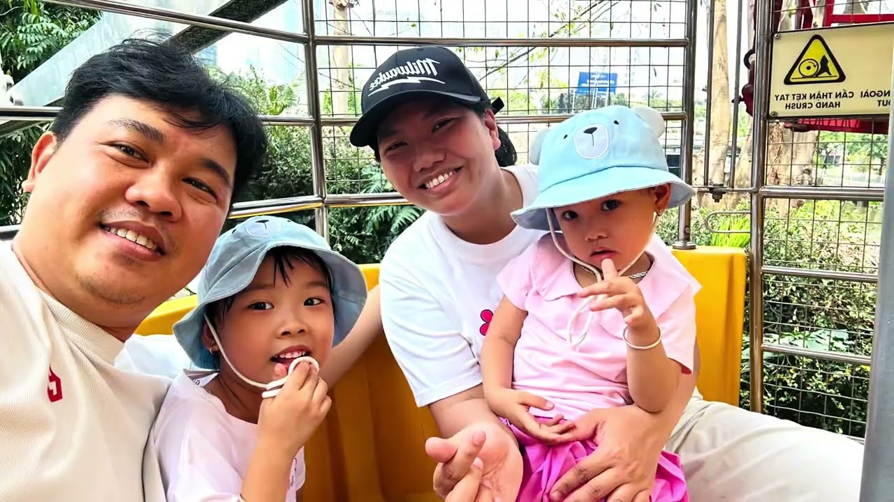 cục cưng đi sở thú ngày 8 tháng 3