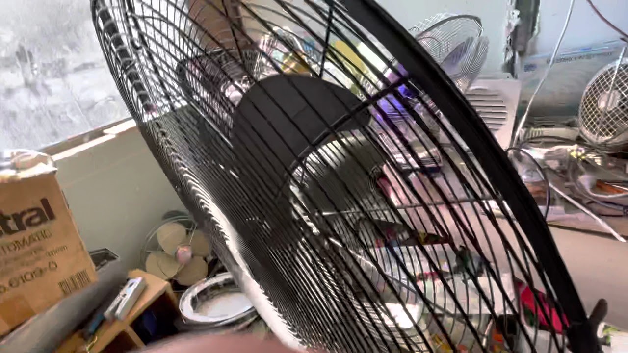 Grunt industrial stand fan
