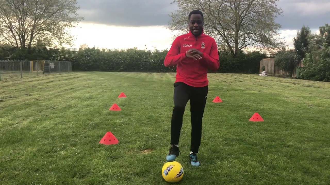 How To Dribble like Lionel Messi (3 Signature Moves)