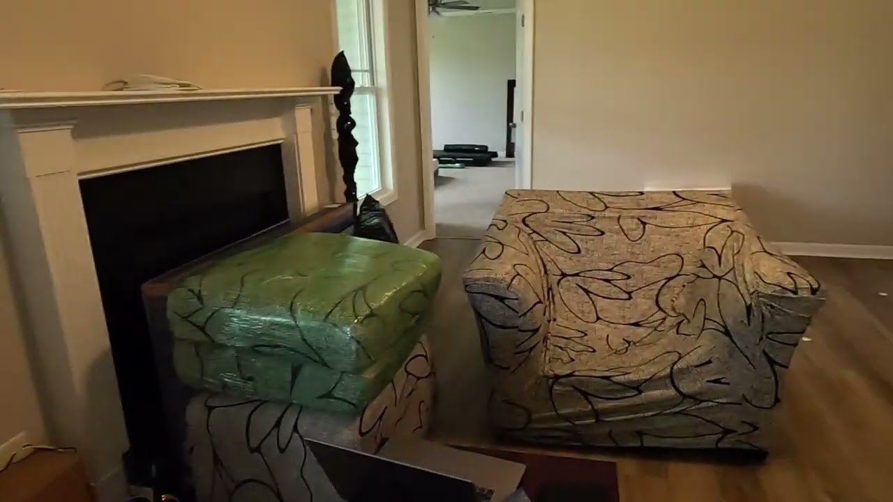 Третий день в Джексонвилле. Установили стиральную и сушильную машины. Начали распаковку.