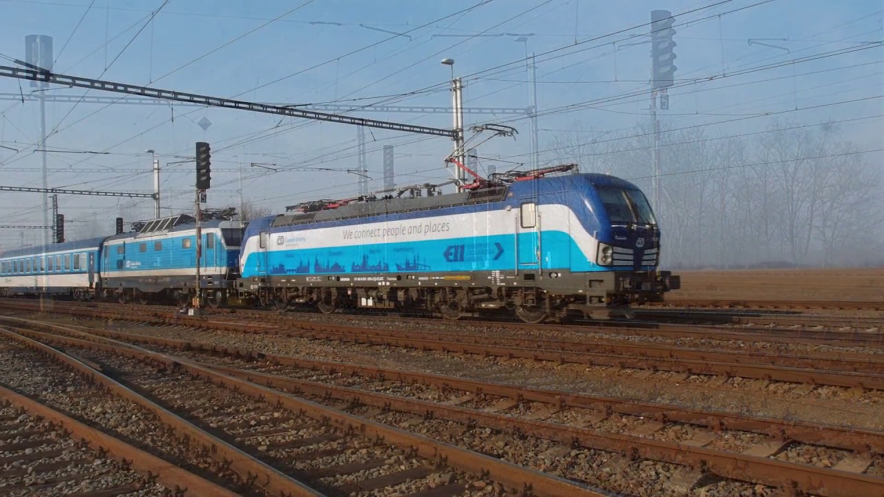 pomocná lokomotiva Vectron 193.295-3 na výkonu ... | ... viz komentář