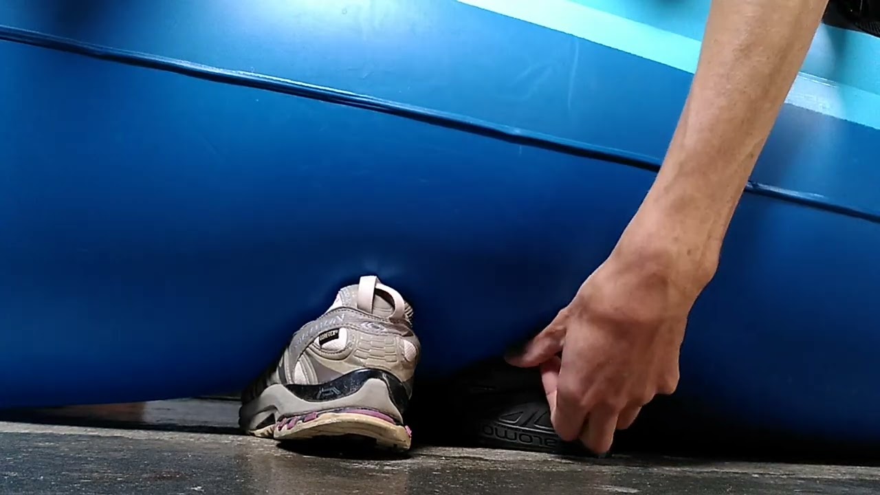 Speedys zerstechen Schlauchboot