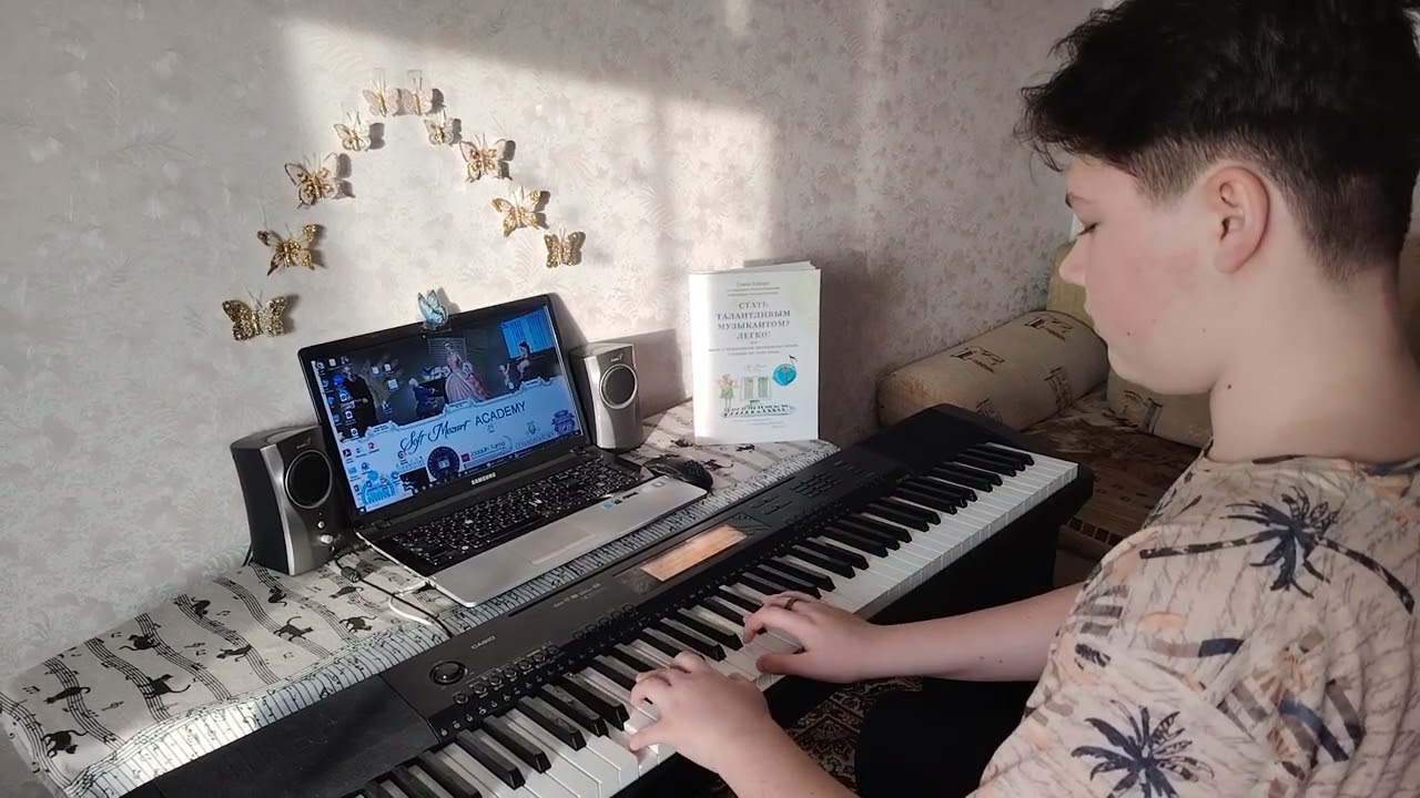 Гамма Ла мажор в терцию, дециму и сексту.