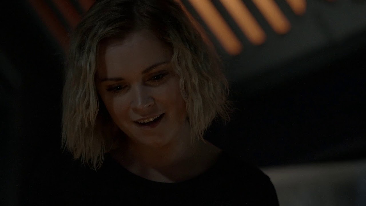 clarke griffin loves bellamy blake. | Bellarke