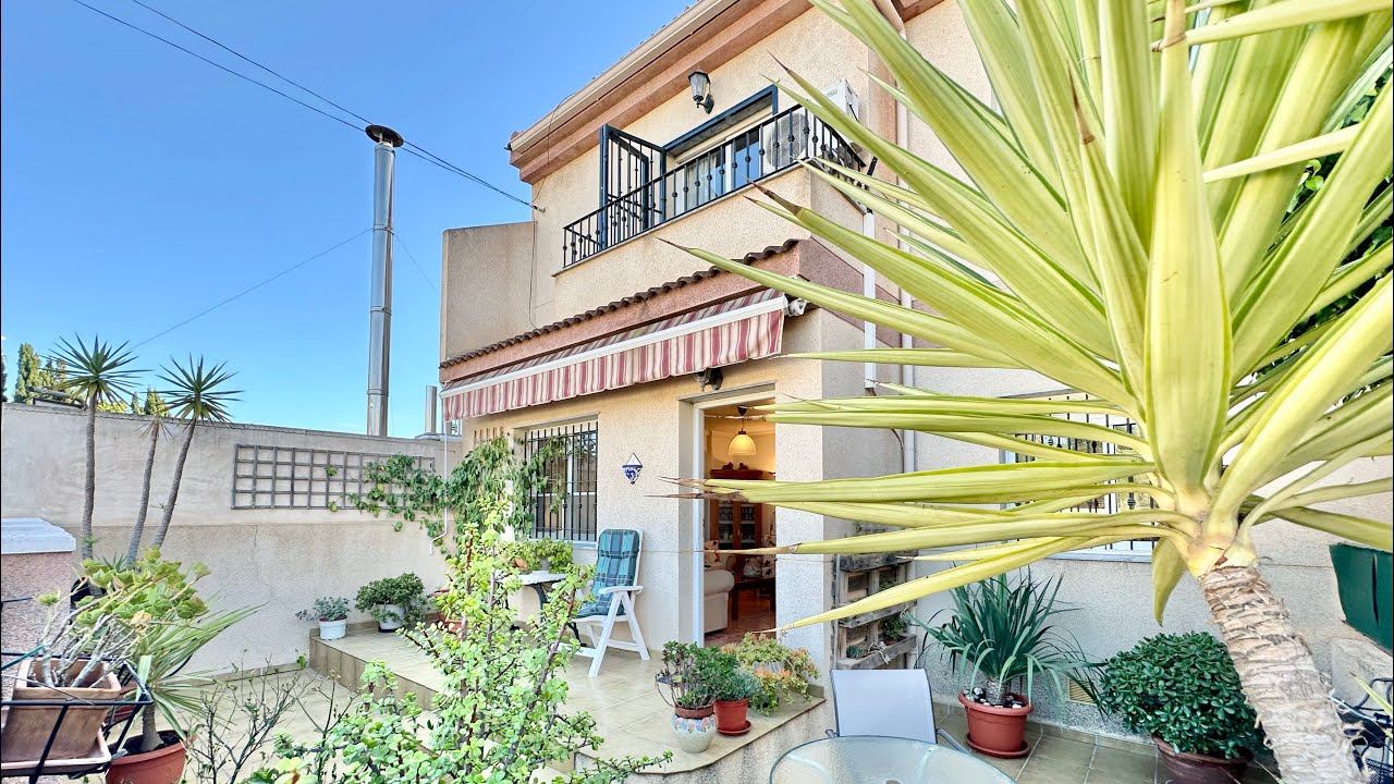 Casa de 4 habitaciones en venta en San Pedro del Pinatar. Se vende duplex en Villa Alegría