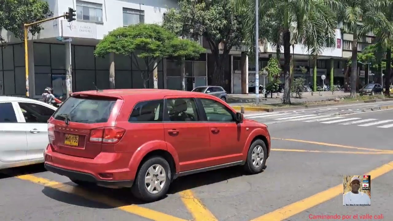 avenida 3 norte  y el edificio  más alto  de la ciudad  torres de cali