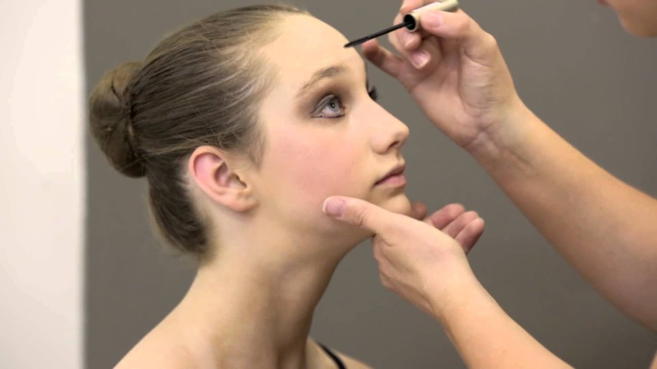 Premier School of Dance: How to apply stage make up