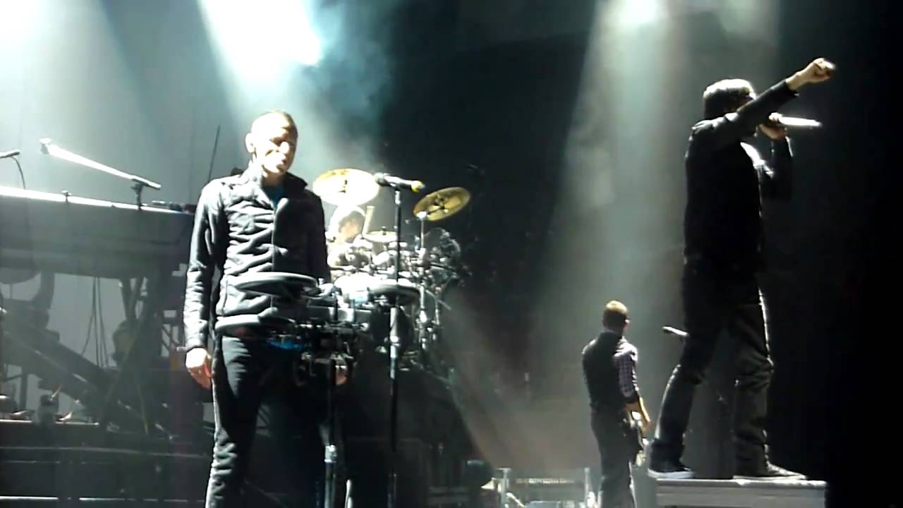 Linkin Park - The Requiem + Wretches And Kings - Paris Bercy Live 25 10 2010 HD