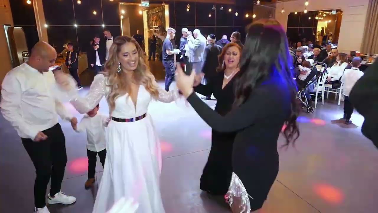 כניסה לבר מצווה | רחבת ריקודים |  לפרטים: 050-710-8242 | מזרחי קלאסי 1