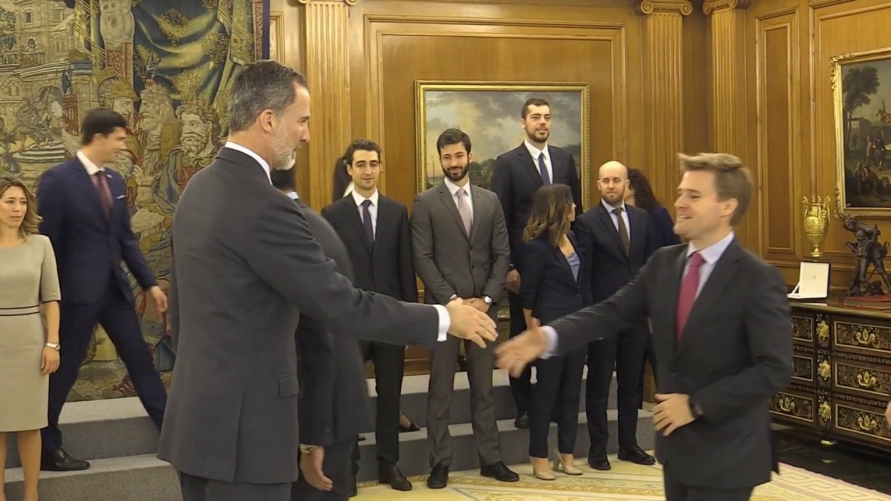 S.M. el Rey recibe a la 68 promoción de técnicos comerciales y economistas del Estado