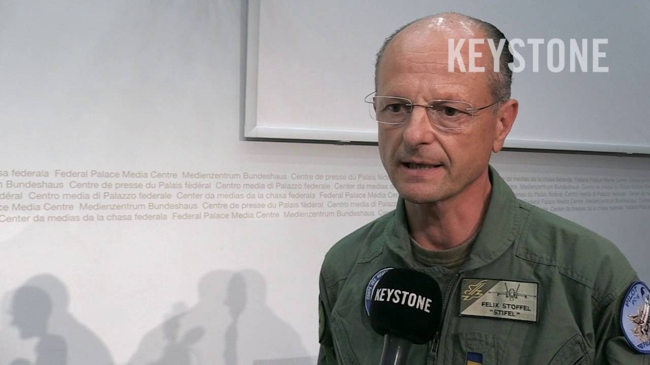 Abgest&uuml;rzte F/A-18: Chef des Berufsfliegerkorps &uuml;ber die Unfallstelle - Absturz - F/A-18 - Meiringen