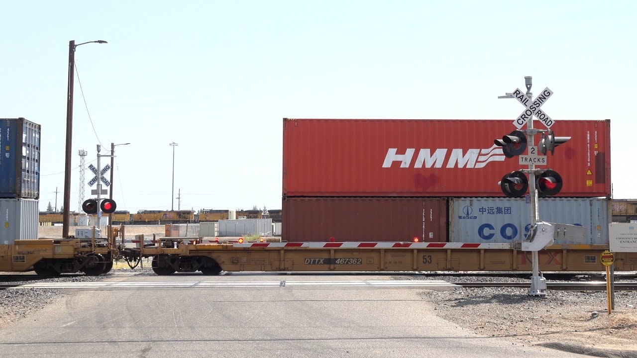 UP 5939 Intermodal Train East, J.R. Davis Rd. Yard Entrance Private Railroad Crossing, Roseville CA