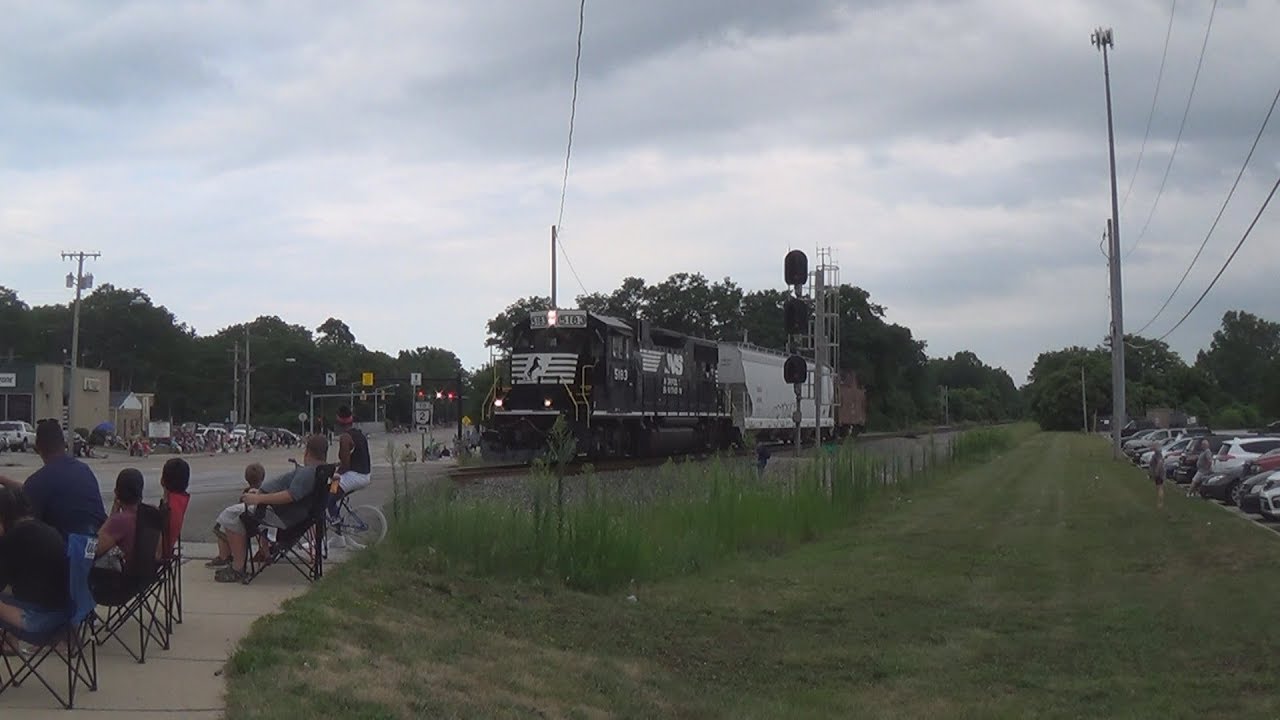 Multiple Norfolk Southern Trains Cut Off 2018 Lake County Fair Parade