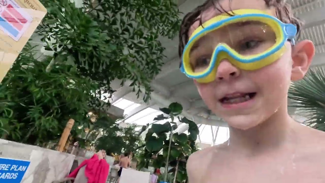 Centre Parcs Woburn Forest Vlog Part 1. Train Journey, Swimming Paradise & Interactive Golf