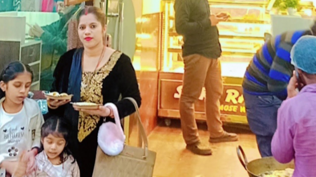 Aaj Ham Gaye Rani Bagh ki mashhur samose ki nai dukaan per  